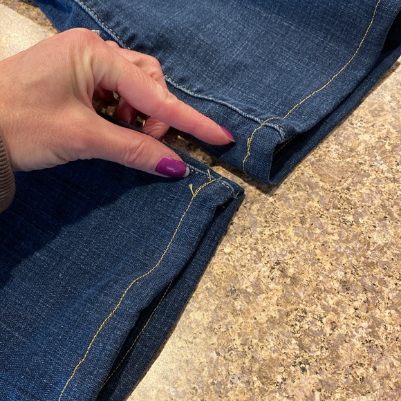Levi’s Classic Blue Jeans 6  Tag says Bootcut? Hemmed? - Picture 6 of 17